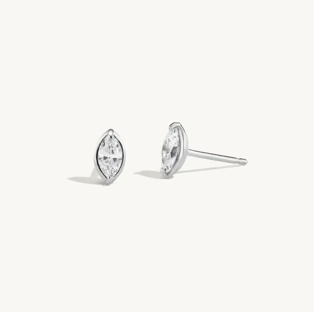 Pena Eye Stud Earrings